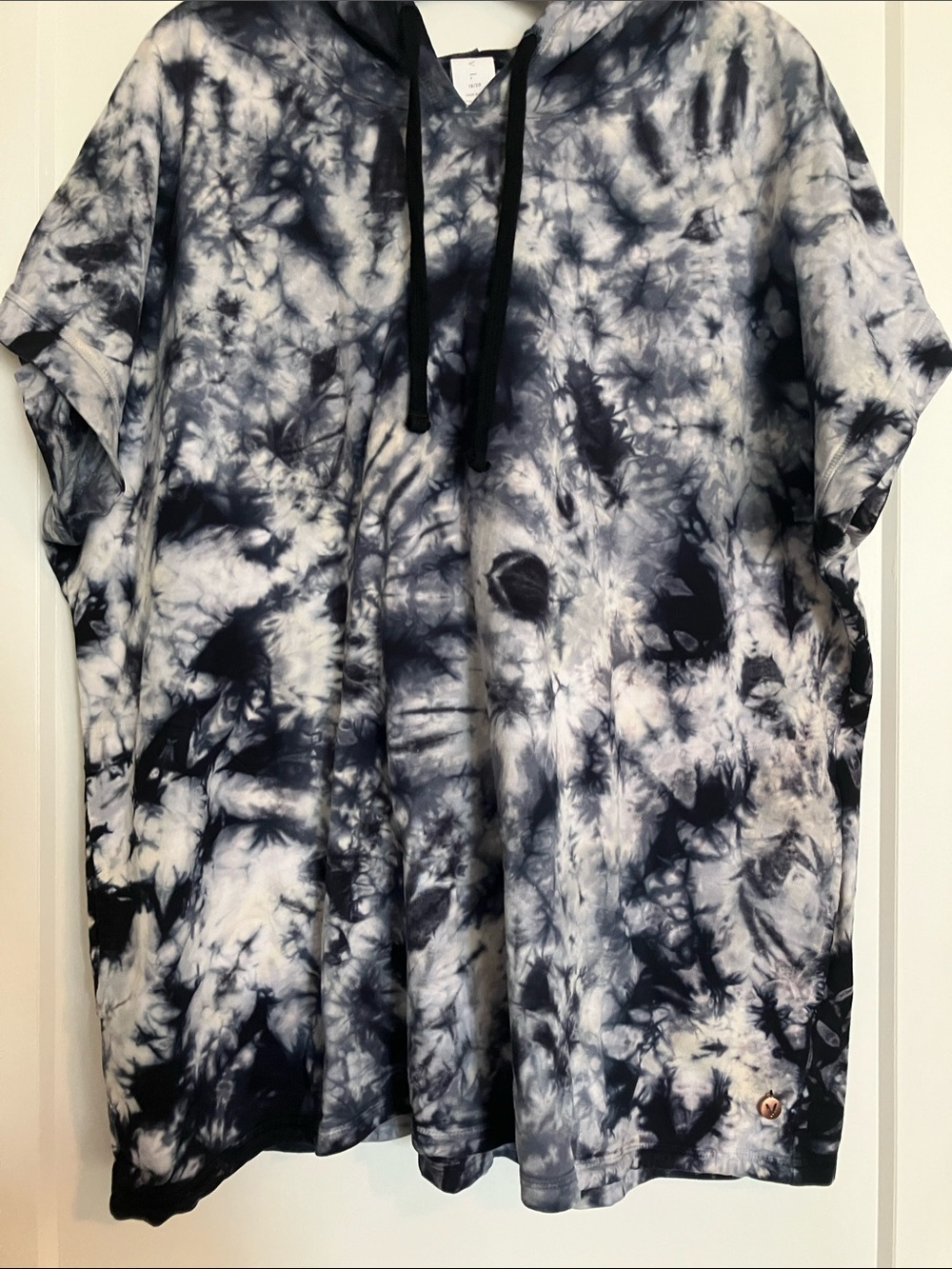 Livi active hooded top